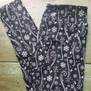 SNOWY LULAROE LEGGINGS